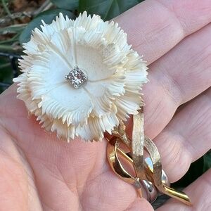 VINTAGE MARCEL BOUCHER HALLMARKED WHITE CREAM RESIN CARNATION FLOWER SUPER RARE